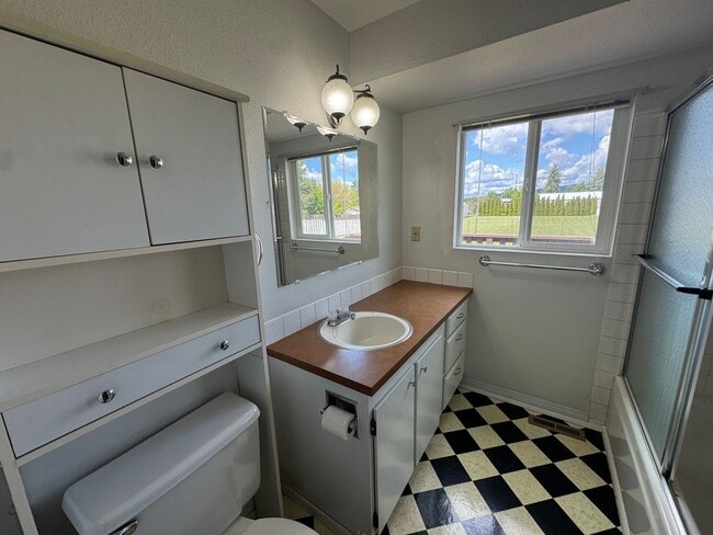 Building Photo - Delightful 4 Bed, 2 Bath Home in Spokane V...
