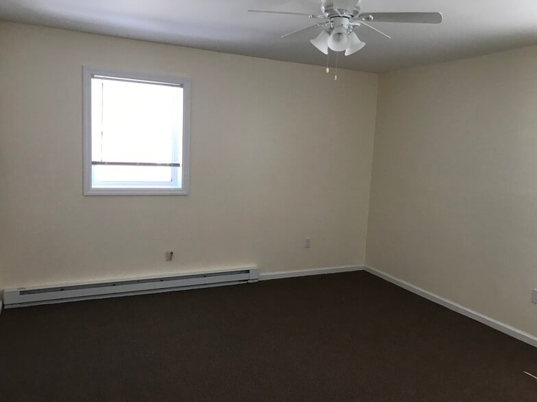 Building Photo - 188 Balcom Ave