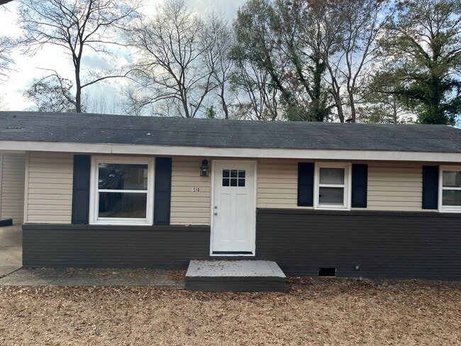 Building Photo - **ON HOLD**3 Bedroom / 1 Bathroom Home for Rent in Columbus, GA***