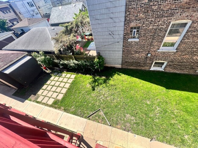 Building Photo - 3021 W 58th St