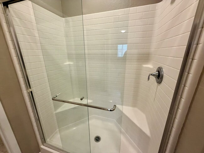 Building Photo - 3 BED 3 BATH 2 CAR GARAGE TOWNHOUSE W/ PRIVATE YARD, LOFT & BEDROOM DOWNSTAIRS IN GATED COMMUNITY...