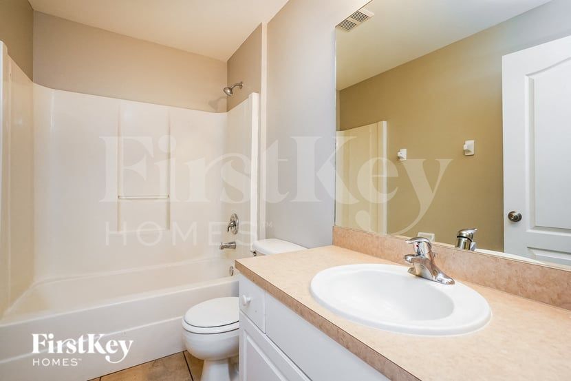 Building Photo - 1724 NE 1st Ave