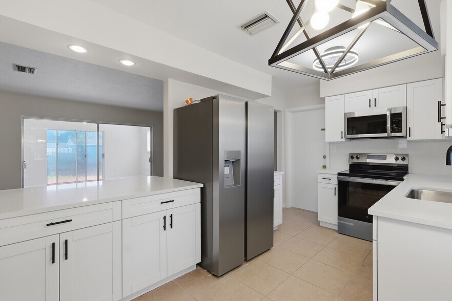 Building Photo - 5601 Forest Hills Dr