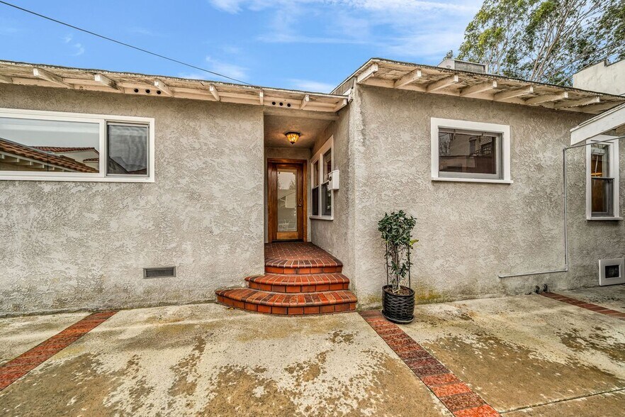 Building Photo - 239 1/2 Coronado Avenue