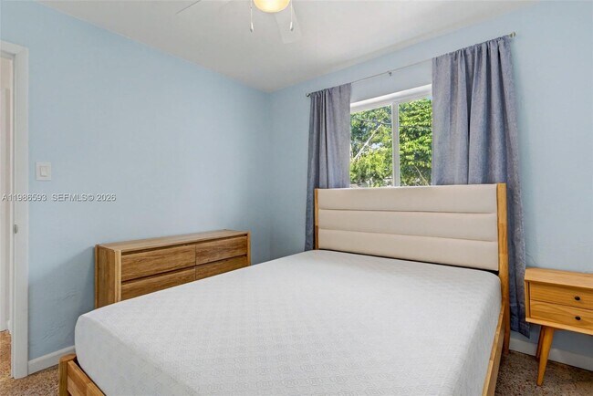 Building Photo - 616 NW 3rd Ct