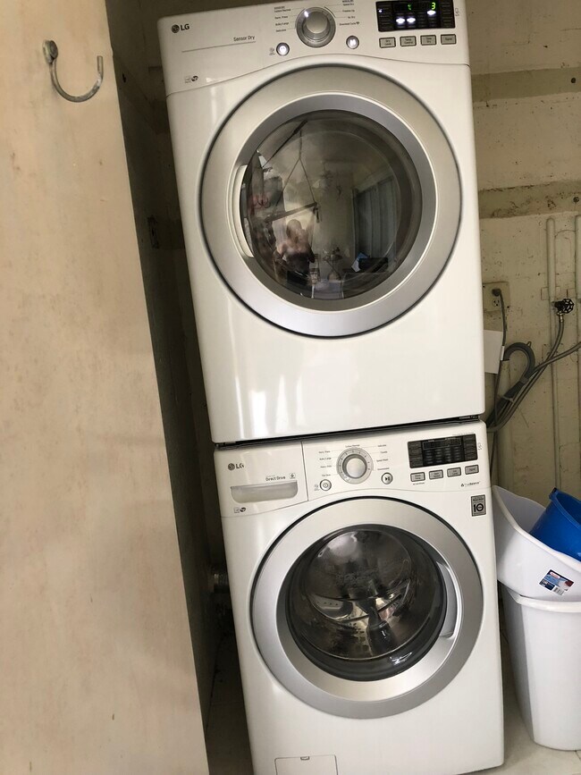 Building Photo - 896 SW 9th Street Cir