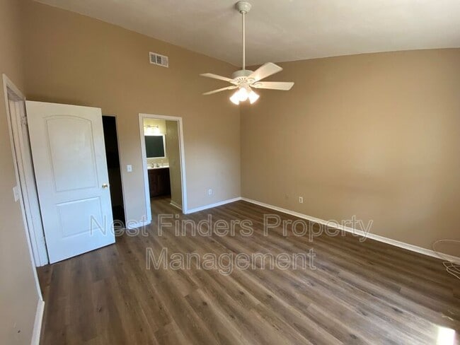 Building Photo - 11866 Ashbrook Cir N