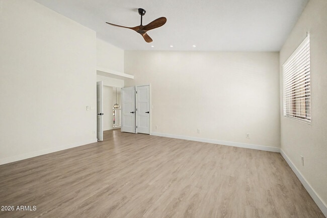 Building Photo - 2084 N Sunset Dr