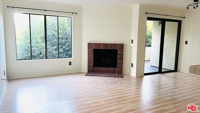 Primary Photo - 3544 S Centinela Ave