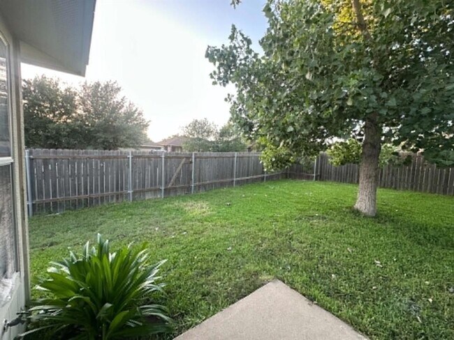 Building Photo - 18312 Crestwind Ln
