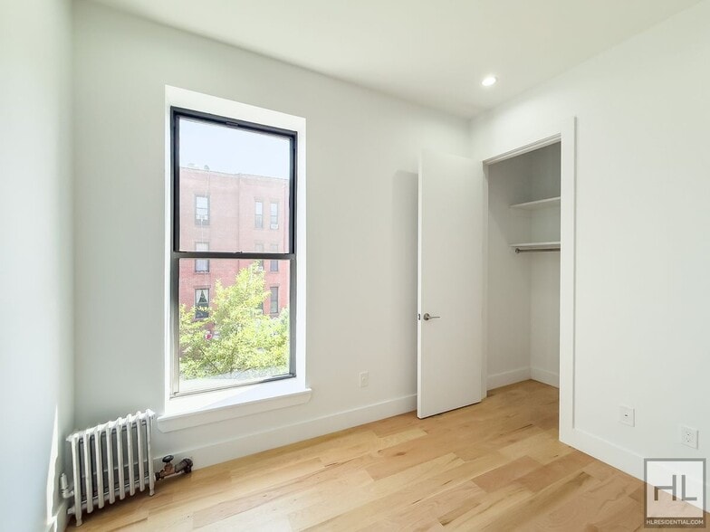 Building Photo - Expansive Sun-drenched Bed-Stuy 7 Bed 3-Bath Duplex