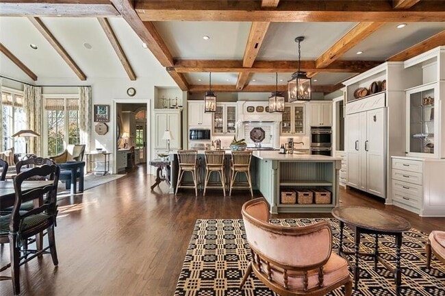 Building Photo - 5000 Long Island Dr