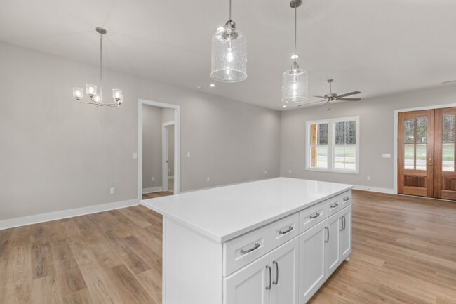 Building Photo - 219 Bush Rd SE