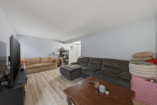 Building Photo - 541 Heritage Dr