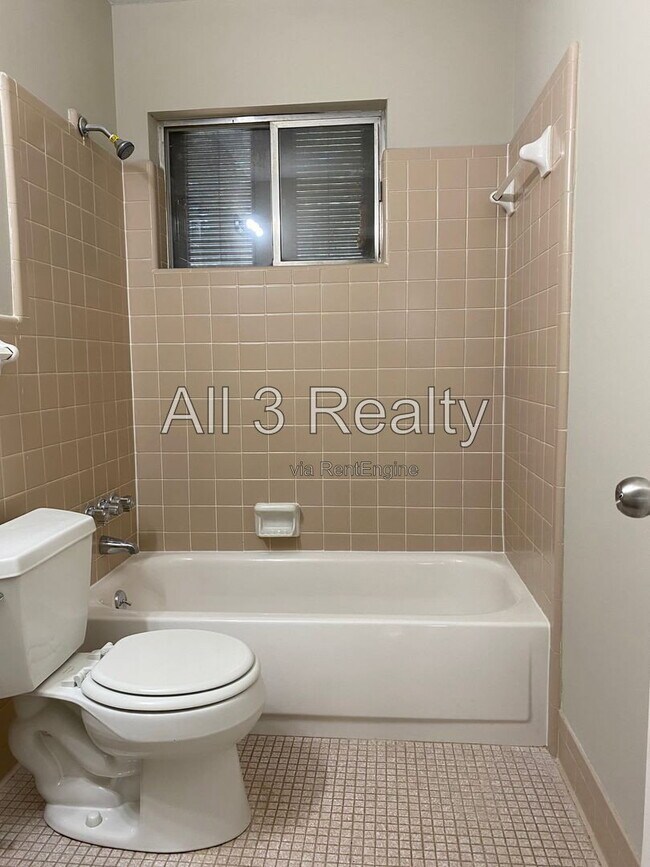 Building Photo - 306 Oakwild Dr