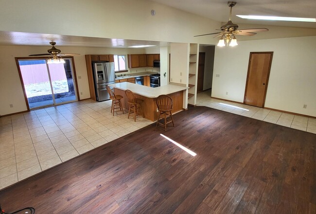 Building Photo - Bright Spacious Kachina Village Home!