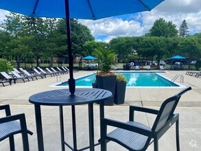 Building Photo - Lakeside Village Apartments