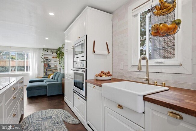 Building Photo - 125 E Moreland Ave