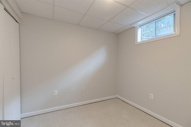 Building Photo - 2440 S Walter Reed Dr