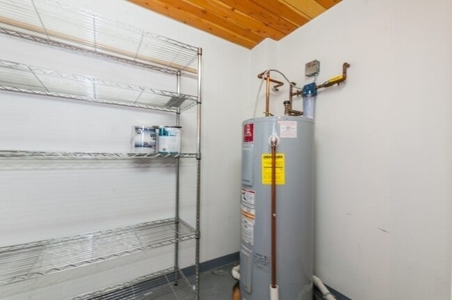 Building Photo - 290 Pleasant St