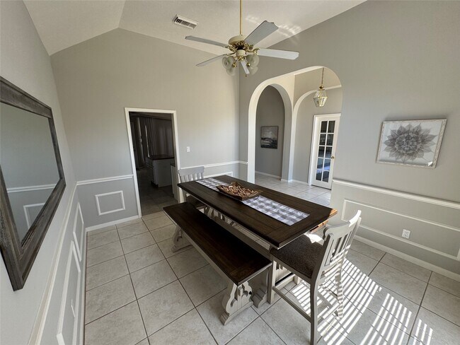 Building Photo - 14024 Shoreline Dr