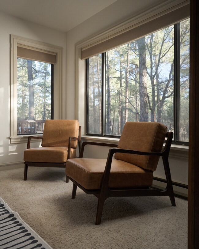 Building Photo - 2237 Lockwood Dr