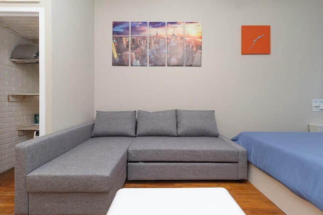 Building Photo - 250 E 82nd St