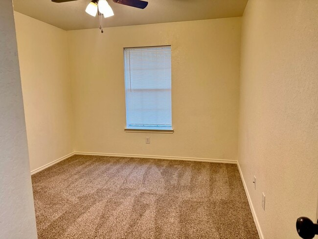 Building Photo - 1215 E Avenue H