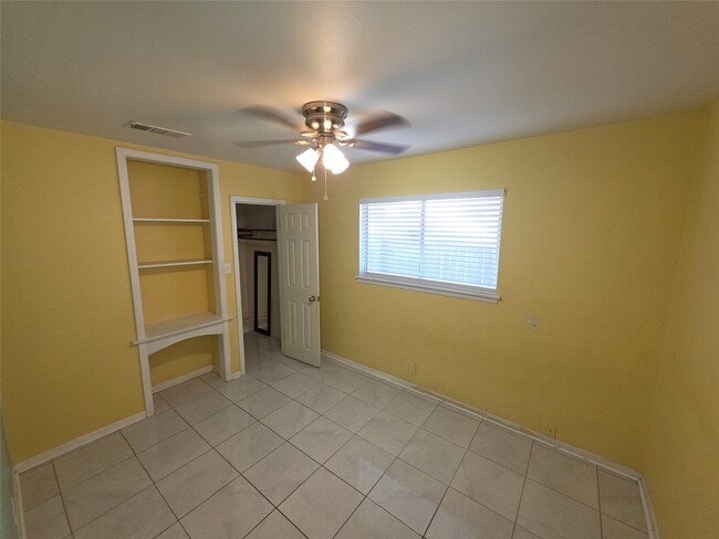 Building Photo - 10315 Carthage Dr