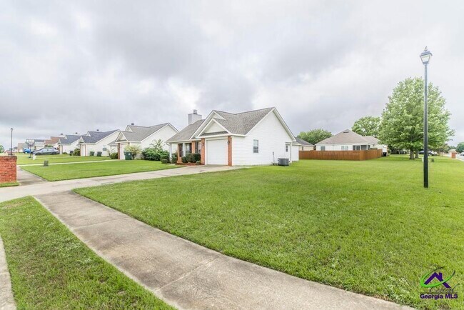 Building Photo - 200 Stirling Bridge Dr