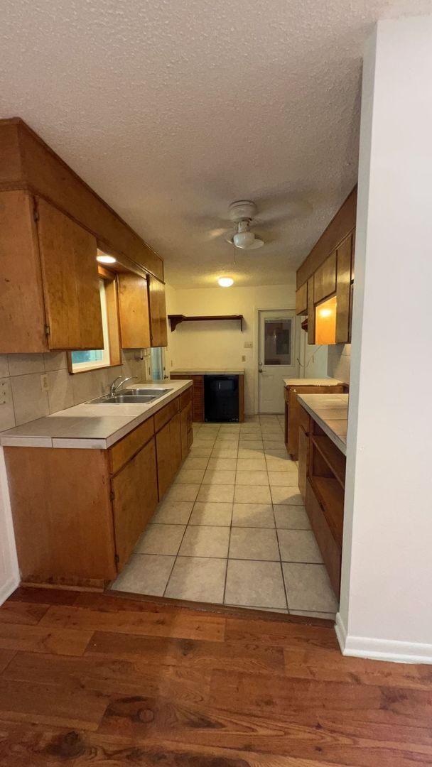 Building Photo - 116 Carothers St