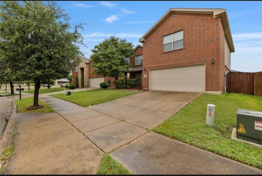 Building Photo - 2048 Stagecoach Trail