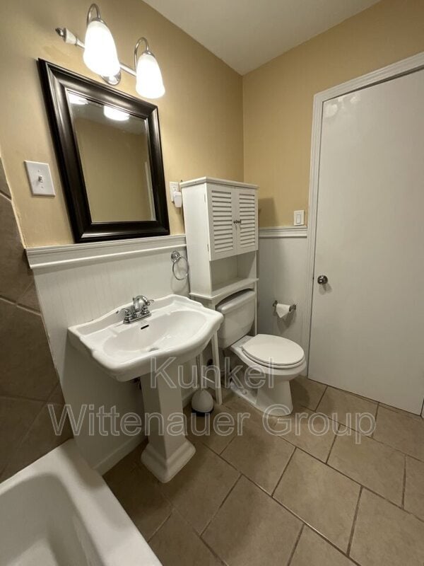 Building Photo - 221 Gilbert St