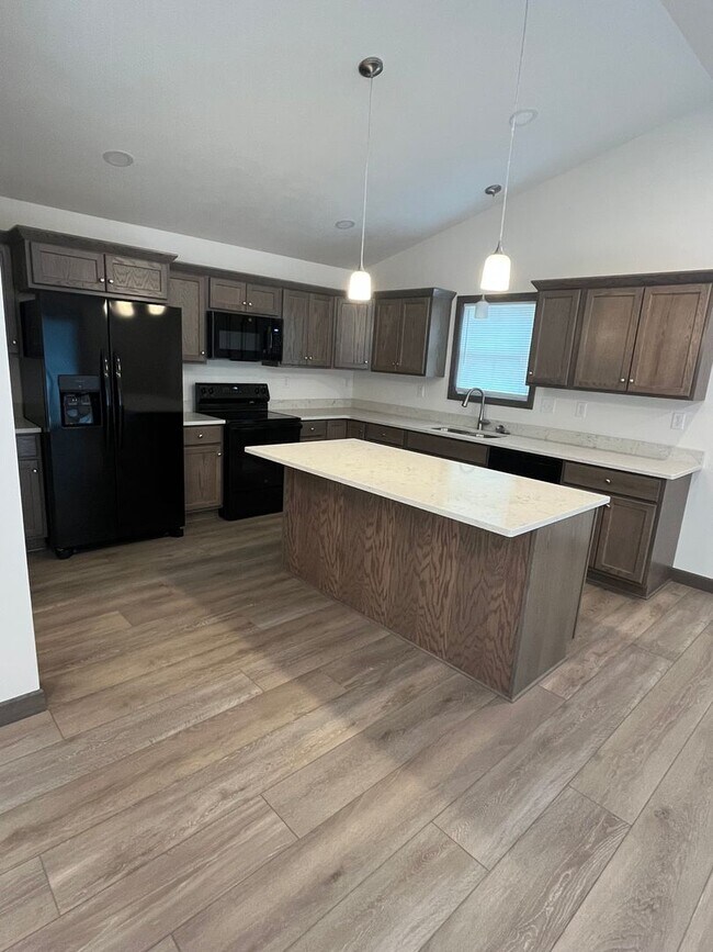 Building Photo - 786 Glory Dr