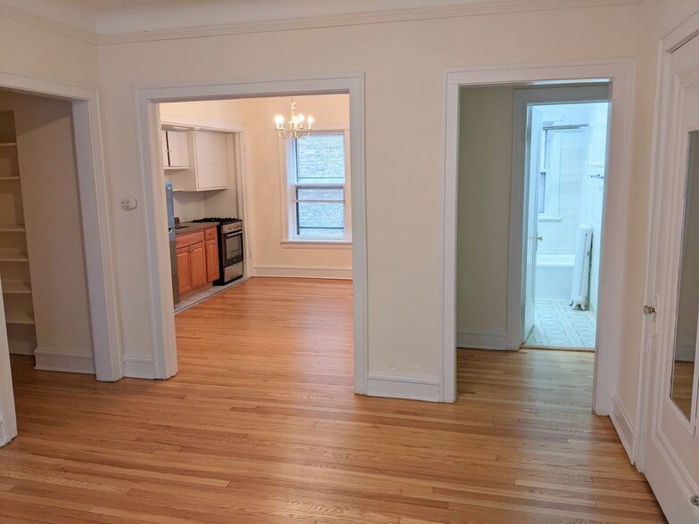 Building Photo - 729 Hinman Ave