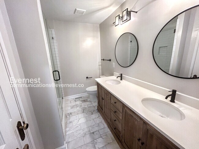Building Photo - 3 Bed, 2 Bath Home with Garage / Pet-Friendly / Coming Soon!