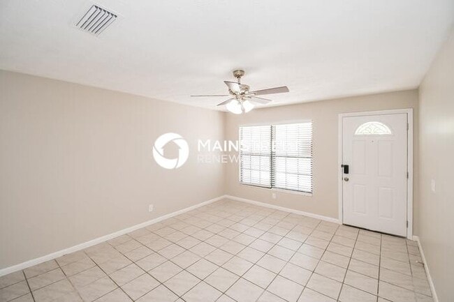 Building Photo - 3 Bedroom Pet-Friendly Home in orange park...
