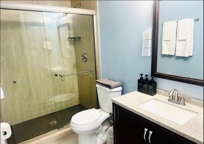 Building Photo - 4211 NE 13th Ave