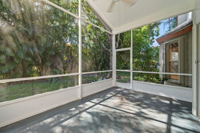 Building Photo - 300 Hammocks Trail