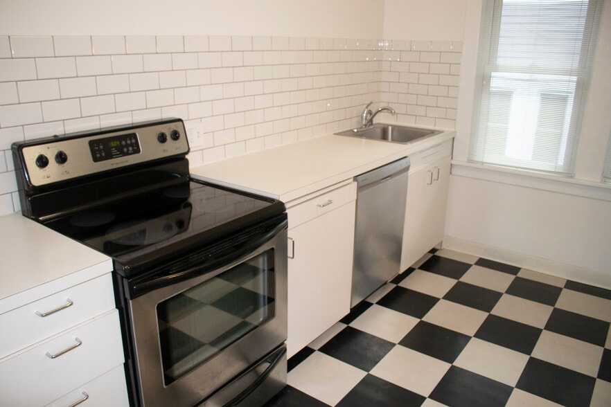 Building Photo - 2905 SW 4th Ave