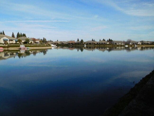 Building Photo - Lakefront 4 bedroom, 3 bath, 3 car  in the Lakeside Community