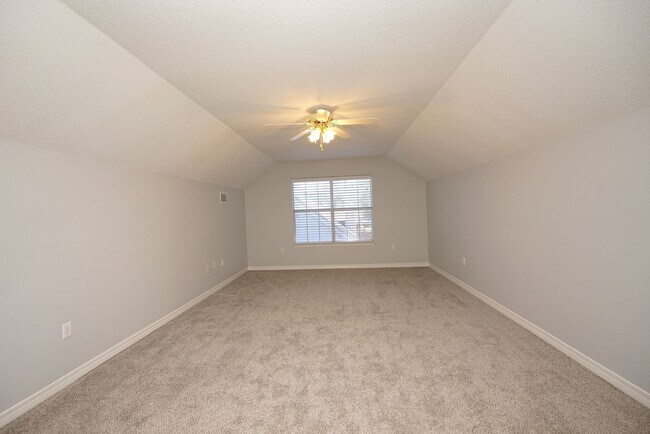 Building Photo - Spacious 5-Bedroom Home in Gated Parkwood ...