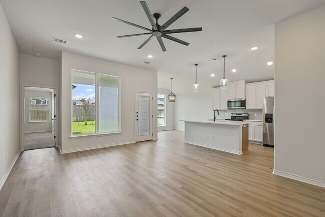Building Photo - Immediate Move in - 3 Bedroom, 2 Bathroom Home in Rudder Pointe with Open Concept