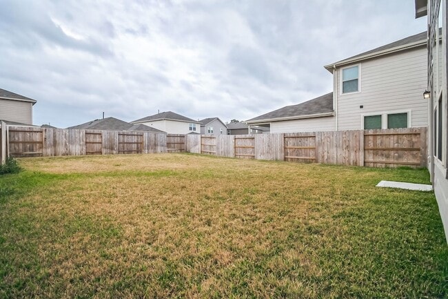 Building Photo - 16523 Pine Arrow Dr