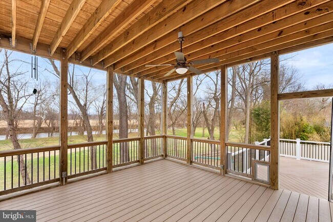 Building Photo - 19451 Youngs Cliff Rd