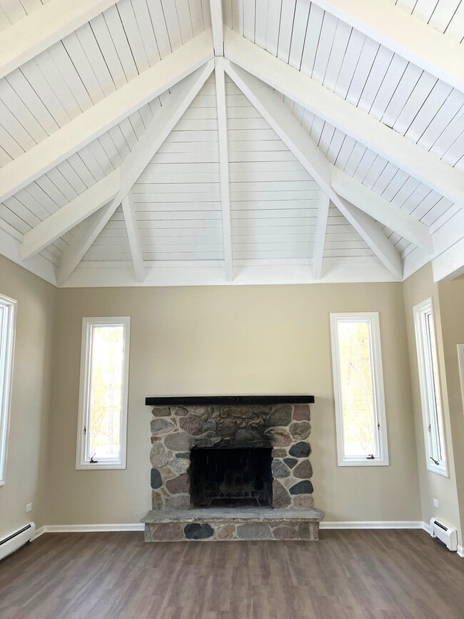 Building Photo - 544 Ravine Ave