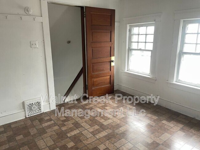 Building Photo - 1184 W 8th St