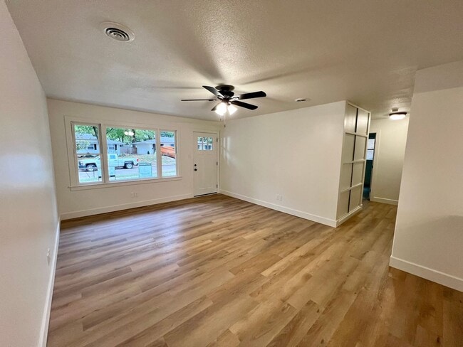 Building Photo - Newly Remodeled Home near KSU Football Stadium