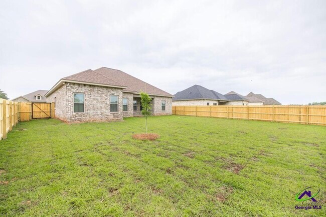 Building Photo - 305 Willowbrook Ln