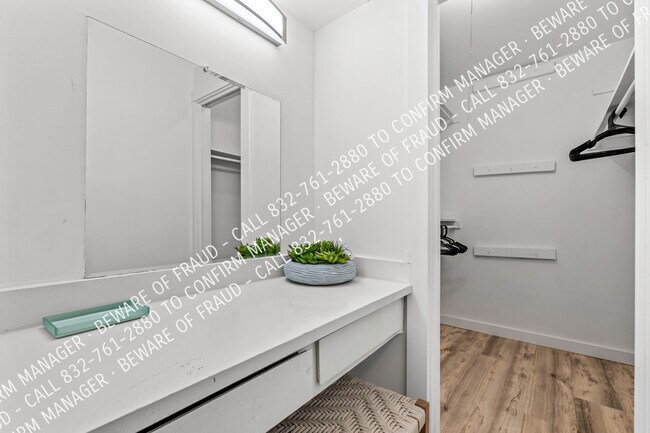 Building Photo - 12811 Pandora Dr